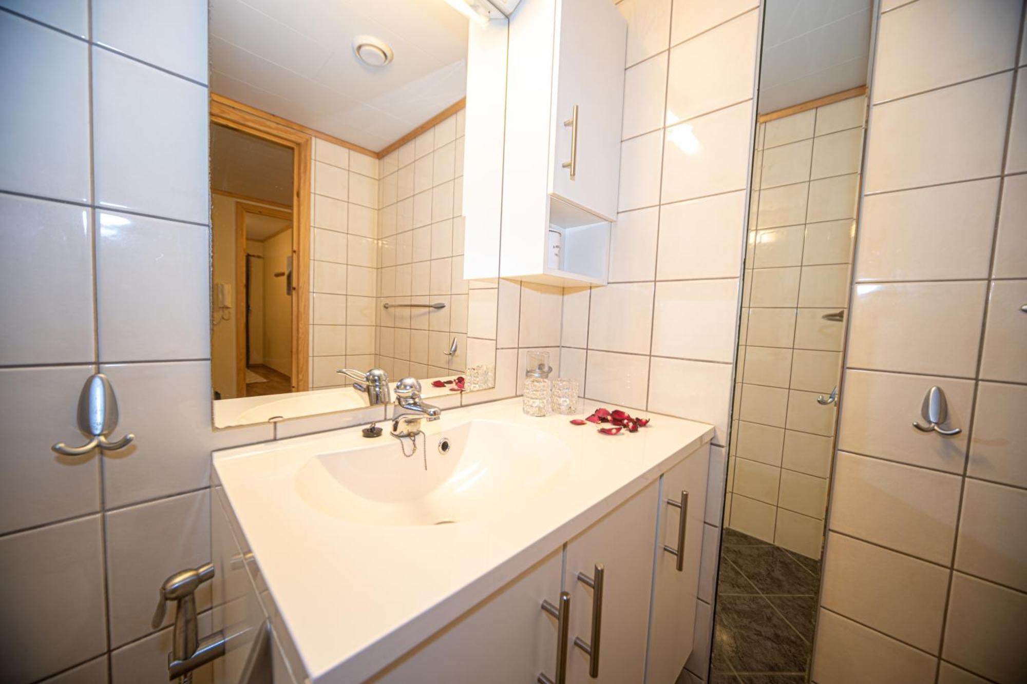 Supersentral 3-Roms Leilighet Med Parkering I Garasje Haugesund Exteriör bild